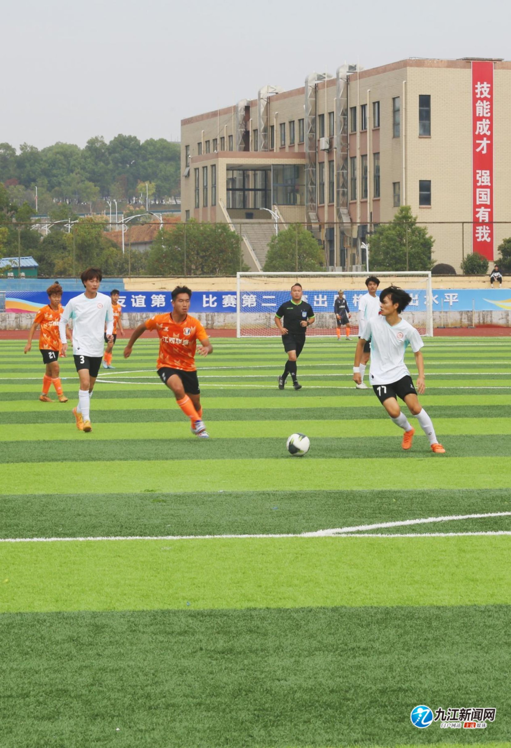 隨著中國足 隨著中國足